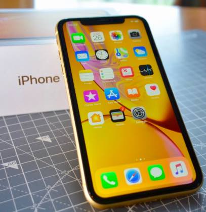 iPhone XR Colors - yellow 1